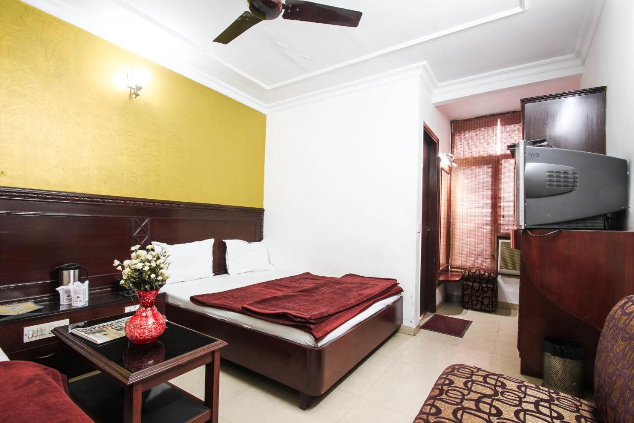 Hotel Pallvi Palace "A Well Hygiene Place" Paharganj Exteriör bild